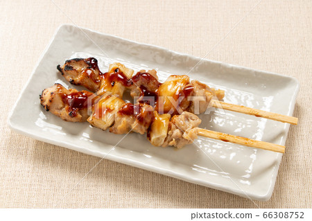 2烤雞肉串/ Negima（Tareyaki）。 66308752