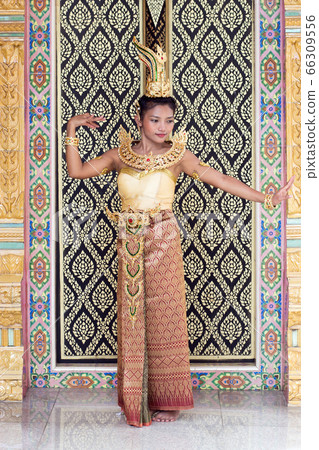 Dancers of the traditional Thai style 66309556