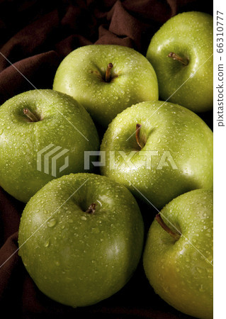 Fresh Farm Organic Summer Green Apples Stock Photo 2333693295