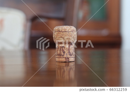 香檳軟木塞 66312259