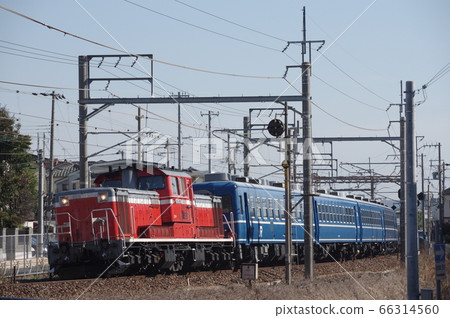 DD51 type diesel locomotive traction 12 series passenger car running near Uozumi station 66314560
