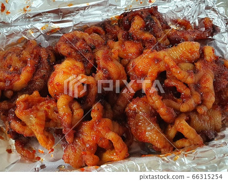 Spicy chicken feet 66315254