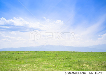 高博奇高原草地和天空 高博奇高原草地和天空 66316293