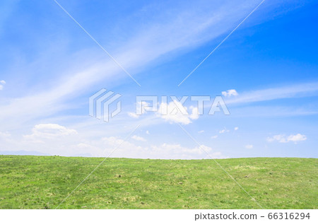 High Bocchi Plateau Meadow and Sky 66316294
