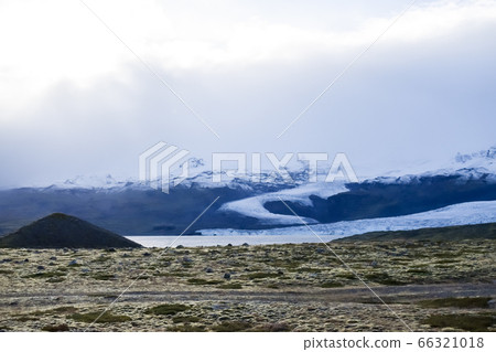 Nature view in Iceland. Mountains 66321018