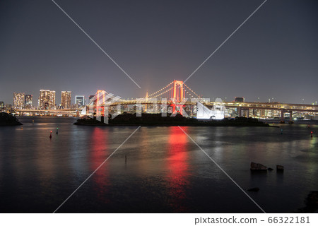 新型冠狀病毒感染傳播引發“東京警報”彩虹橋被紅色照亮 66322181