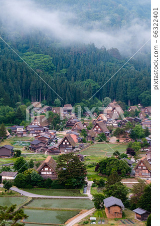 Shirakawa-go in early summer (before dawn) Shirakawa-go in early summer (before dawn) 66322401