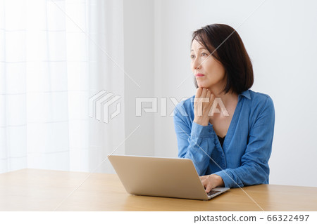 PC中年女人擔心 66322497