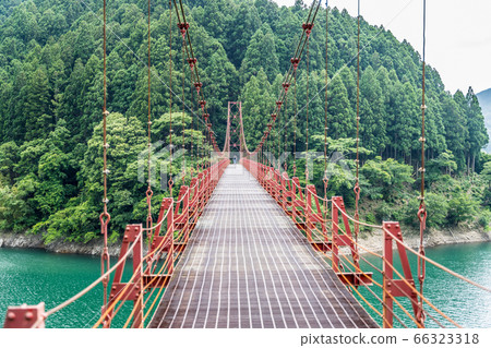 Zao Bridge over the Aritagawa Futagawa Dam in Aritagawa Town, Arita District, Wakayama Prefecture. 66323318
