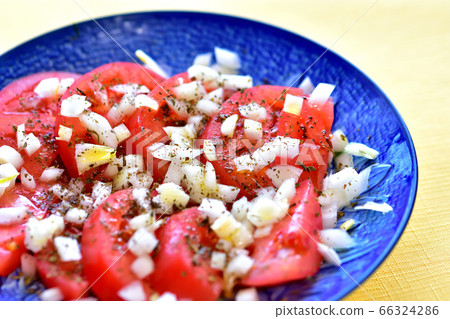 Ripe tomato salad with onion basil 66324286