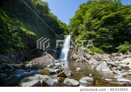 春季，日本三大瀑布之一，宮城縣的旅遊勝地“明秋大垣” 66324804