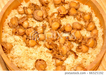 Volunteer scallop rice Volunteer scallop rice 66325192