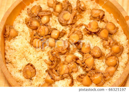 Volunteer scallop rice Volunteer scallop rice 66325197