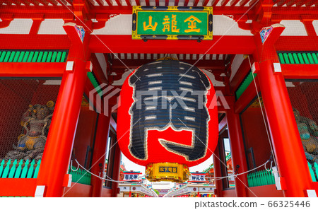 日本東京的城市景觀:淺草千代門的大型燈籠,經過七年的更新 日本東京的城市景觀:淺草千代門的大型燈籠,經過七年的更新 66325446
