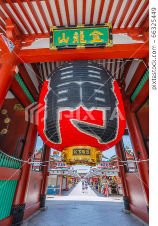 Japan's Tokyo cityscape: A large lantern at Sensoji Kaminarimon, which was renewed after seven years 66325449