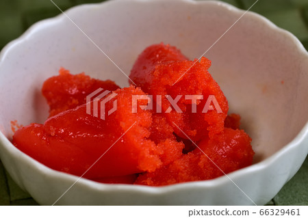 切成薄片的胡椒明太子 66329461