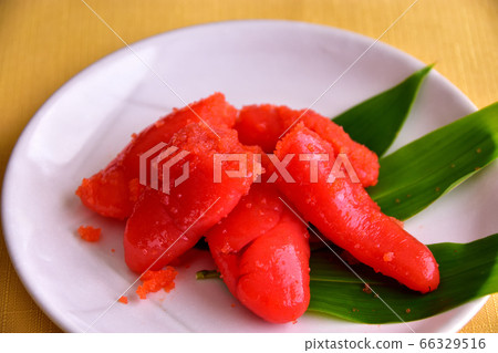 切成薄片的胡椒明太子 66329516