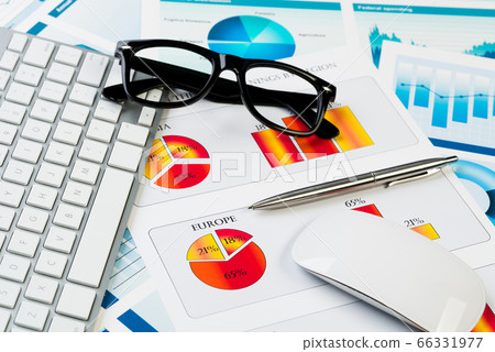 Preparing average sales report Preparing average sales report 66331977