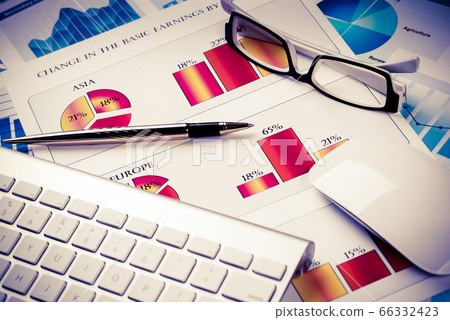 Preparing average sales report Preparing average sales report 66332423