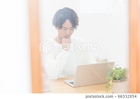 Male remote work 66332854