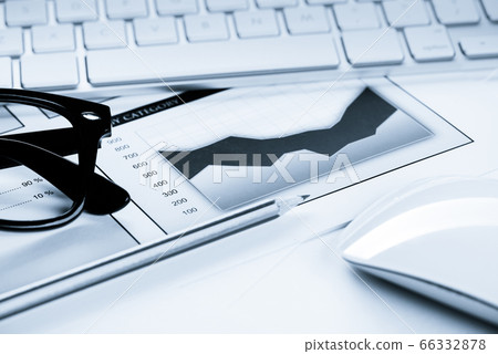 Preparing average sales report 66332878