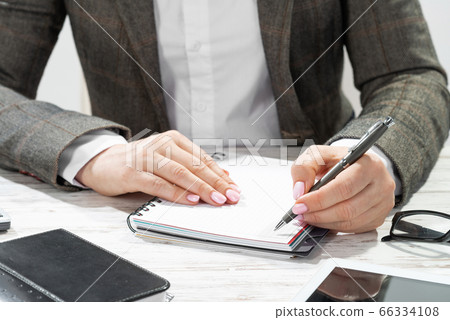 Close up woman hand holding pen 66334108