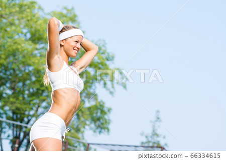 Woman runner 66334615