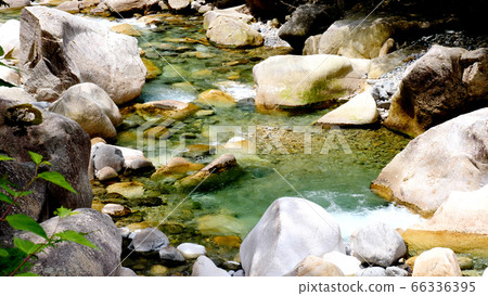 阿特拉河谷的山stream 66336395