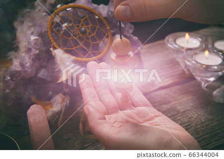 Palm reading with pendulum Palm reading with pendulum 66344004