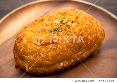 Curry bread   66344156