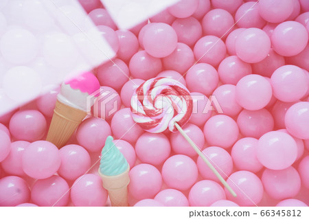 彩球和親子豬玩具 66345812