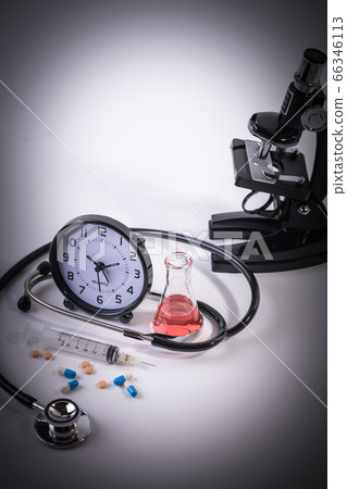 [Syringe and vaccine development with a sense of speed Bad image] 66346113