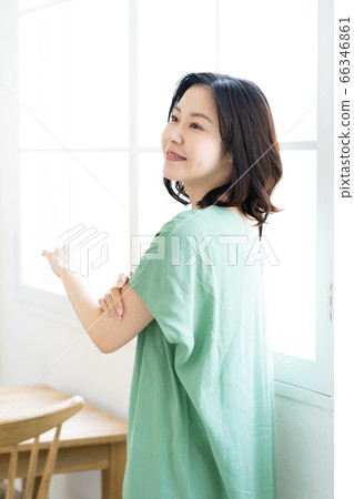 中年婦女的美麗形象[武器] 66346861