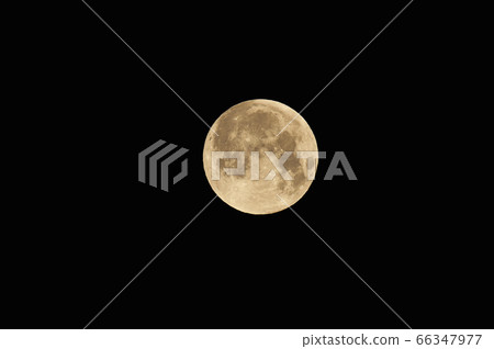 Moon taken with a super telephoto lens (Nikon 800mm f/5.6E FL ED VR +1.25 teleconverter) Moon taken with a super telephoto lens (Nikon 800mm f/5.6E FL ED VR +1.25 teleconverter) 66347977