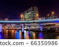 中之島夜景摩天大樓和高速公路 66350986