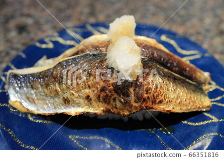 美味的烤沙丁魚飯壽司 美味的烤沙丁魚飯壽司 66351816