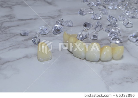 Eat deliciously with clean teeth for a healthy and smiling face 66352896