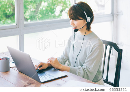 女人在家做遠程辦公(遠程工作) 女人在家做遠程辦公(遠程工作) 66353231
