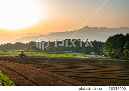《長野縣》農民早晚的田園風光 66354090