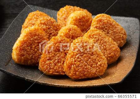 Grilled rice ball 66355571