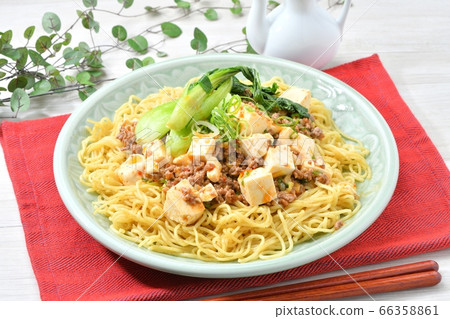 Original dishes such as Marbo Yakisoba, Mapo Yakisoba, and Mapo Yakisoba. Original dishes such as Marbo Yakisoba, Mapo Yakisoba, and Mapo Yakisoba. 66358861