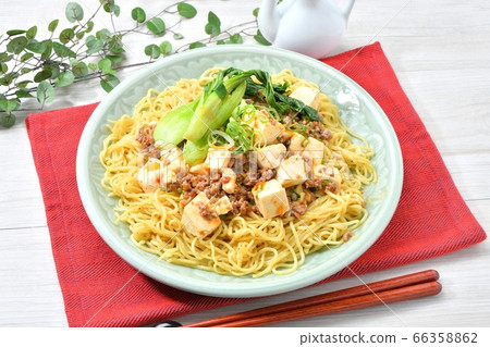 Original dishes such as Marbo Yakisoba, Mapo Yakisoba, and Mapo Yakisoba. Original dishes such as Marbo Yakisoba, Mapo Yakisoba, and Mapo Yakisoba. 66358862