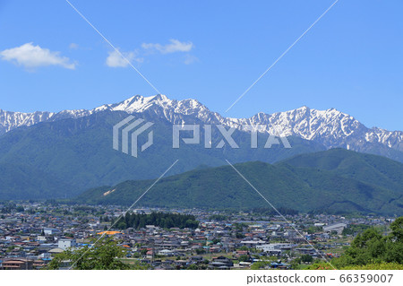 信濃大町初夏北阿爾卑斯山及市區 信濃大町初夏北阿爾卑斯山及市區 66359007