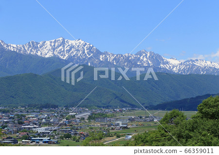 信濃大町初夏北阿爾卑斯山及市區 信濃大町初夏北阿爾卑斯山及市區 66359011