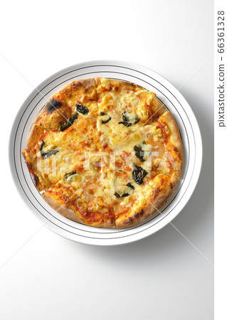 Freshly baked crispy dough margherita (white background, overhead view) 66361328