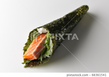 Overflowing salmon and large leaf hand-rolled sushi (white background) Overflowing salmon and large leaf hand-rolled sushi (white background) 66361541
