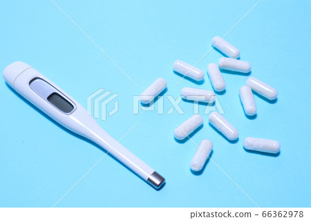 溫度計和膠囊 溫度計和膠囊 66362978