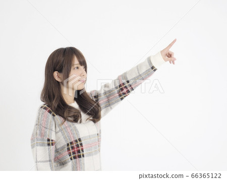 A woman pointing her finger 66365122