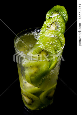Frozen kiwi on kiwi sour 66369434