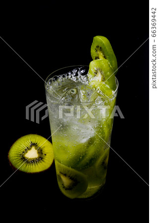 Frozen kiwi on kiwi sour Frozen kiwi on kiwi sour 66369442